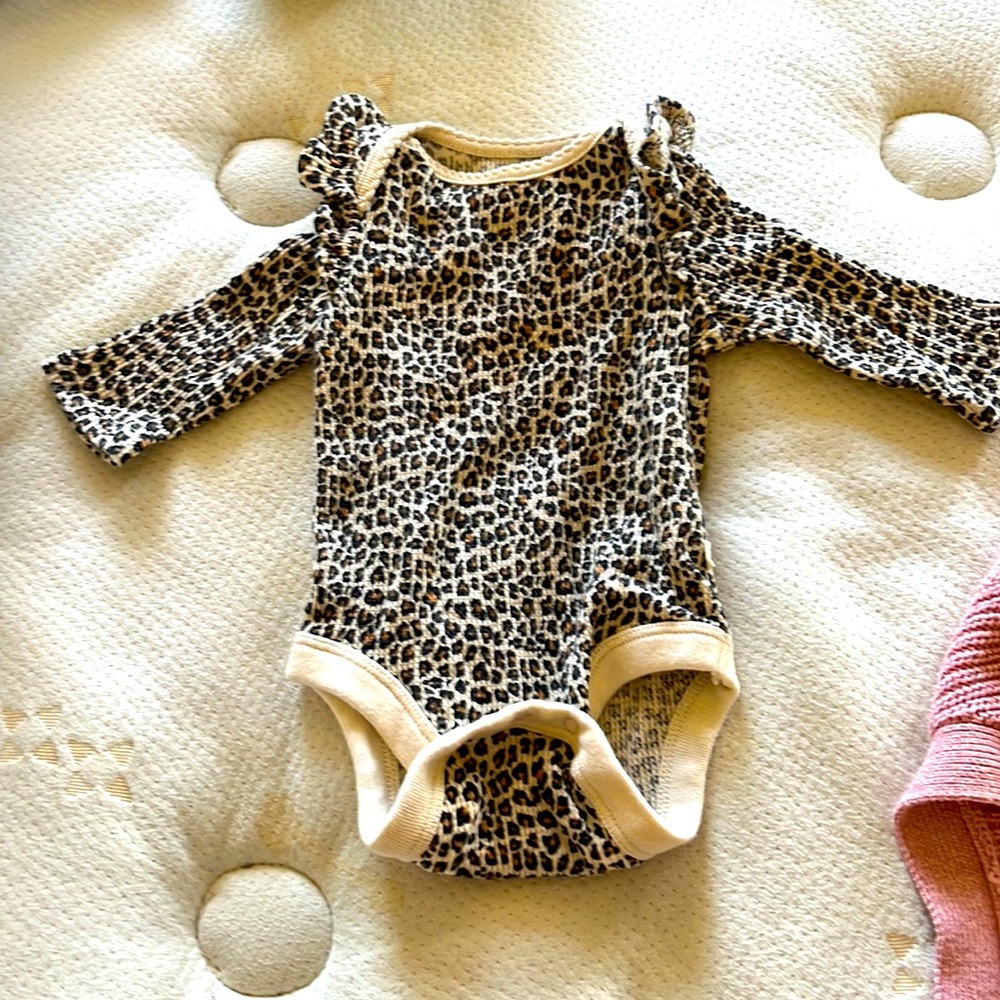 Baby gap leopard print set 0-3 months onesie and matching pants